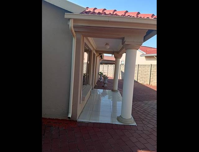 3 BEDROOM HOUSE FOR SALE IN BIRCH ACRES